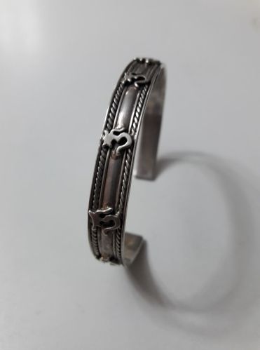 Esclava plata maciza con textura