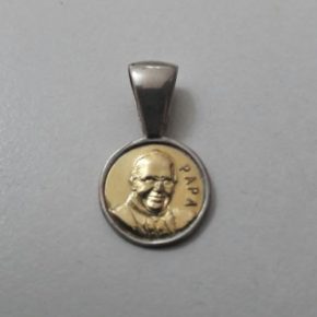 Dije medalla papa francis