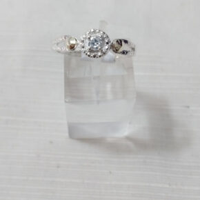 Anillo de piedras