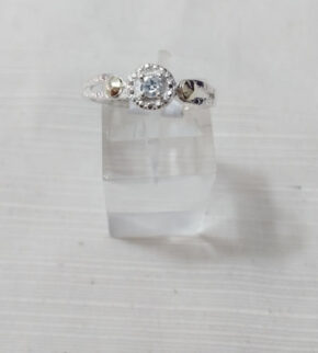 Anillo de piedras