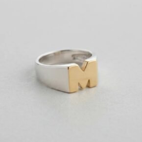 Anillo calado una inicial