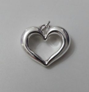 Dije corazon calado