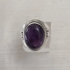 Anillo de piedra amatista