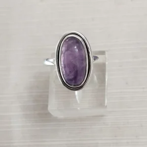 Anillo de plata y piedra