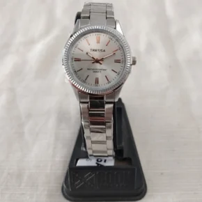 Reloj analogo plateado