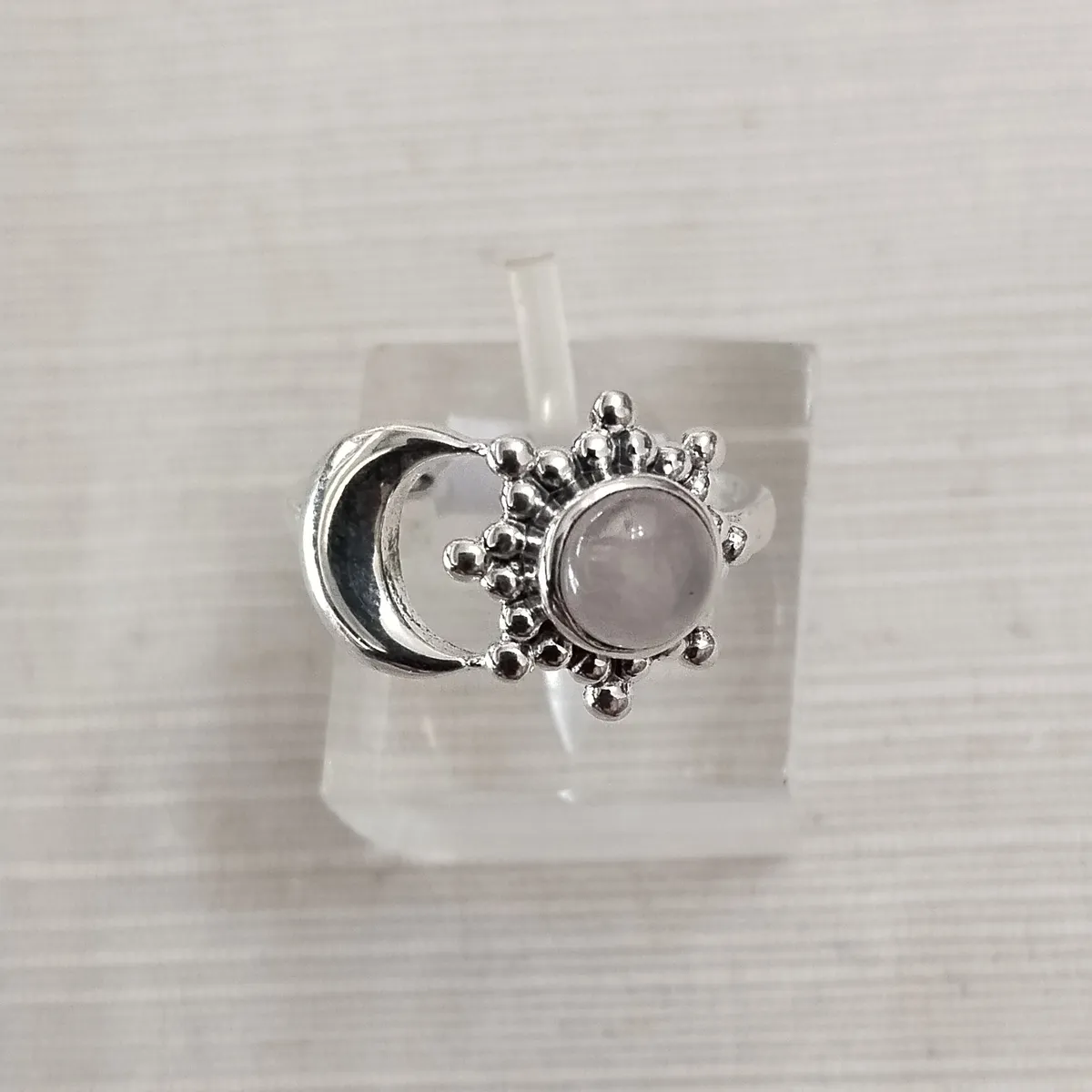 Anillo de piedra