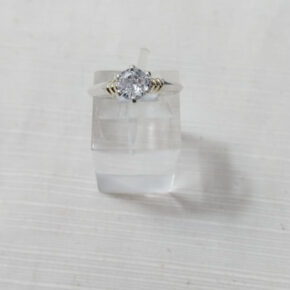 Anillo de piedra