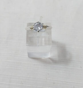 Anillo de piedra