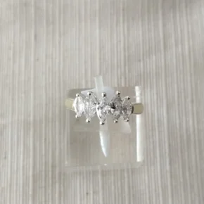 Anillo de piedra
