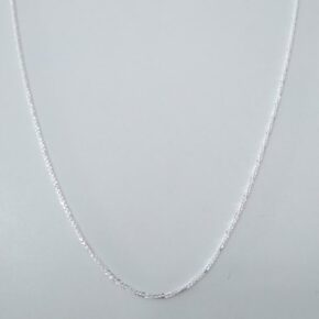 Cadena facetada de plata