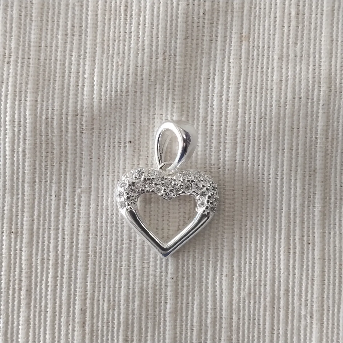 Dije plata y piedra