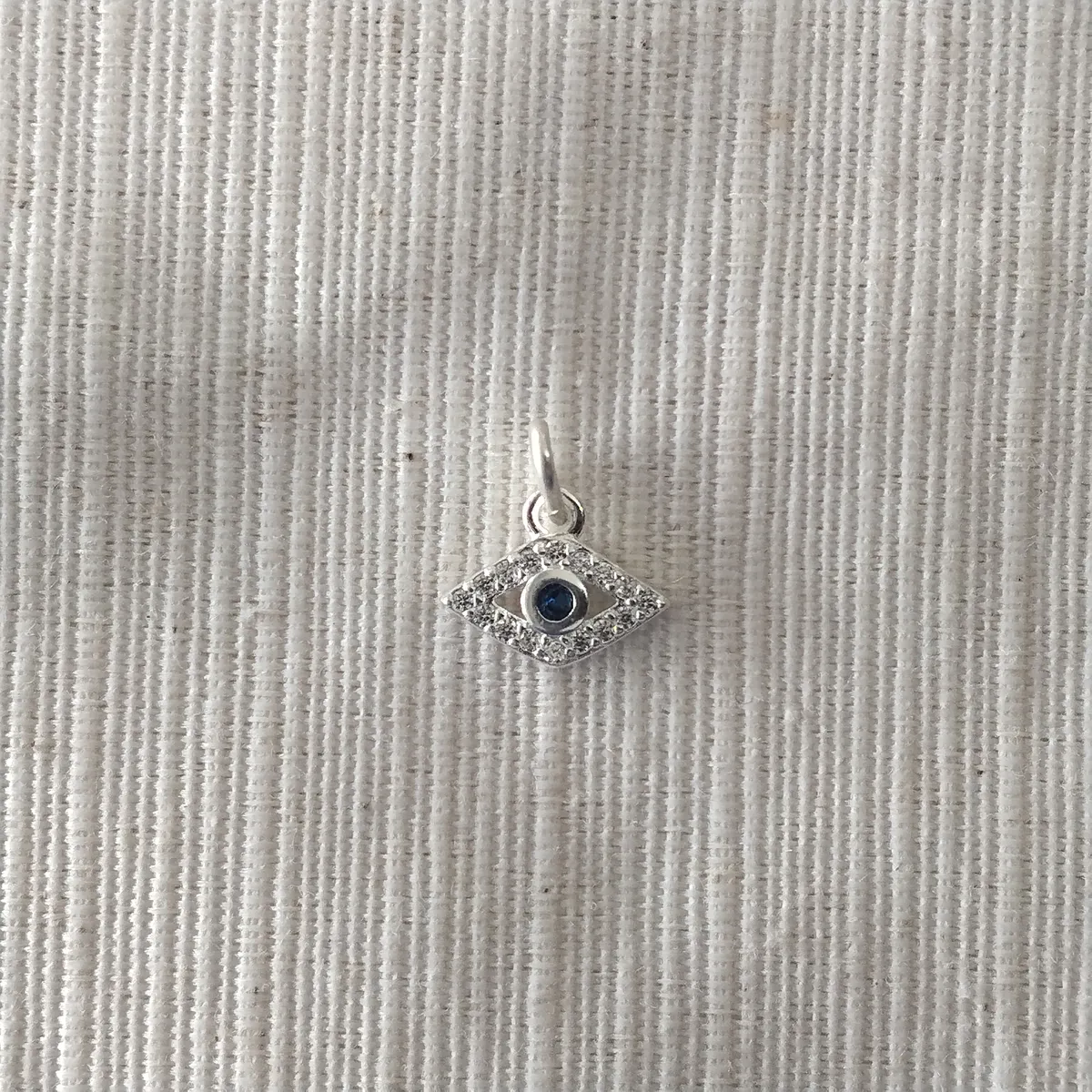 Dije plata y piedra