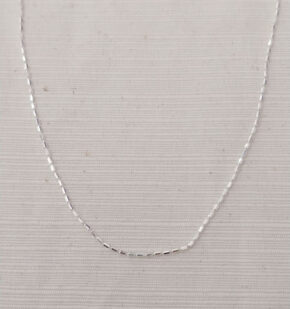 Cadena facetada de plata
