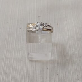 Anillo de piedra