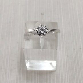 Anillo de piedra