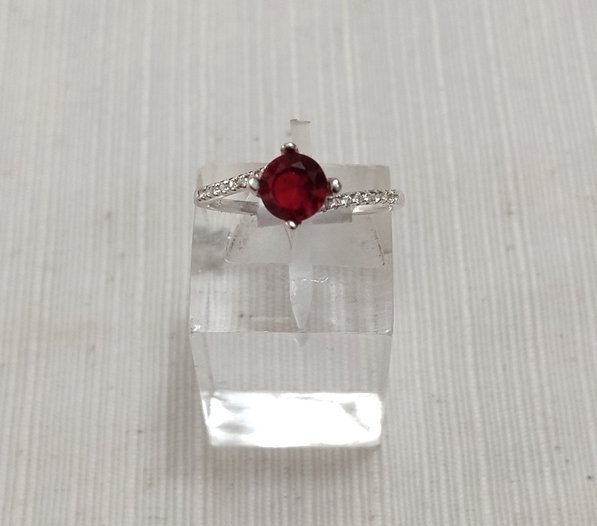 Anillo de piedra
