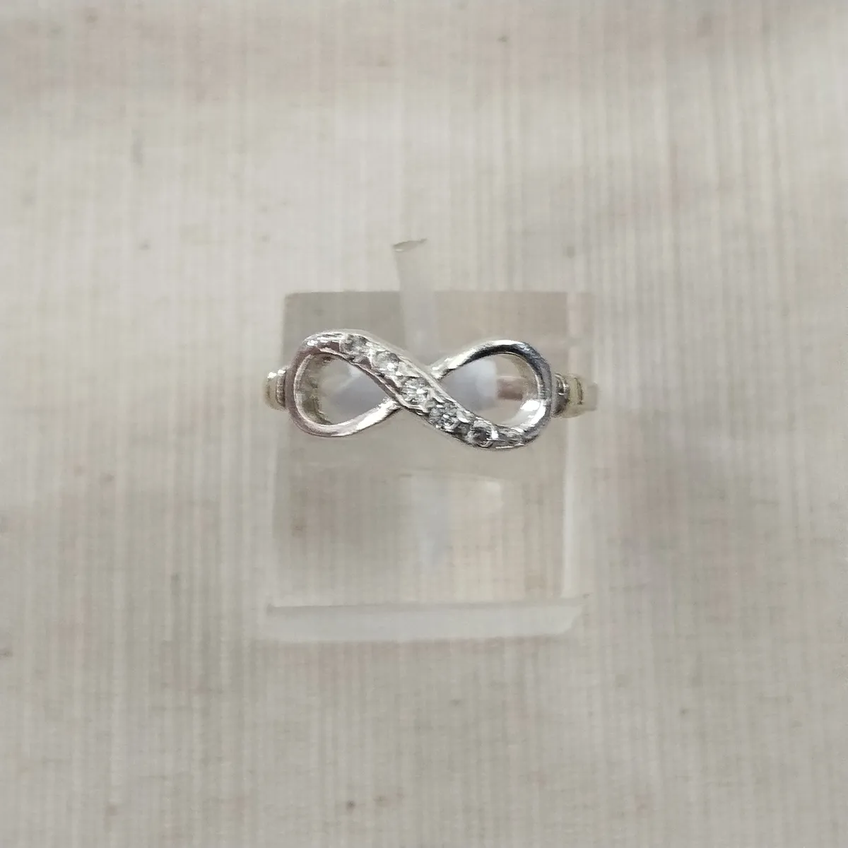 Anillo de piedra