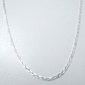 Cadena facetada de plata