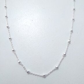 Cadena facetada de plata
