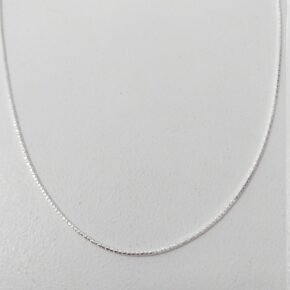 Cadena facetada de plata