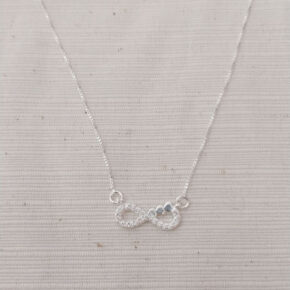 Cadena facetada de plata