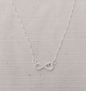 Cadena facetada de plata