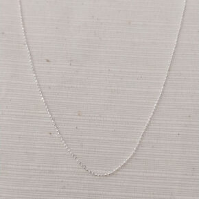 Cadena facetada de plata