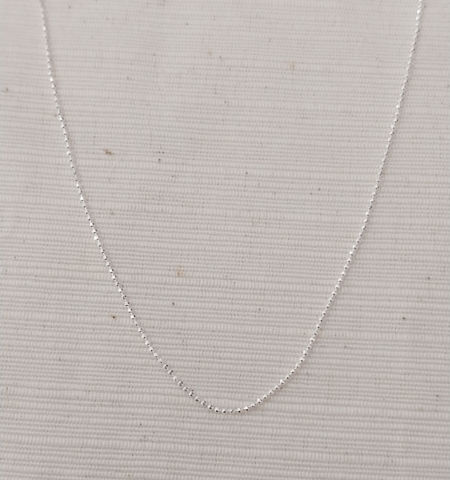 Cadena facetada de plata