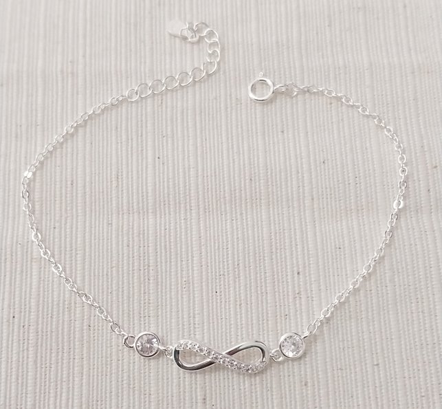 Pulsera plata y piedras